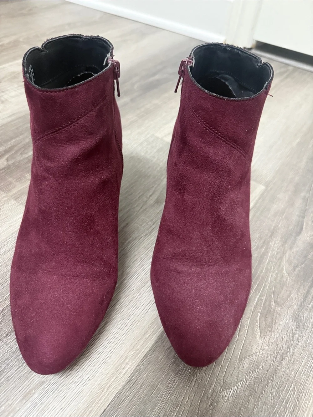 Kelly & Katie Wine Suede Pointed Ankle Booties with Side Zip 9M